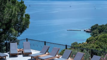 Outdoor pool, sun loungers