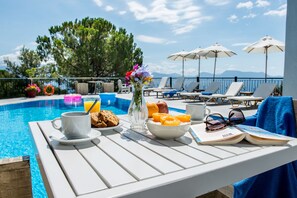 Couples dining - Aliki Hotel (Lefkada)