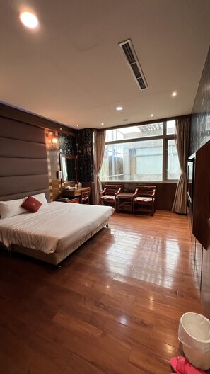 1 bedroom, down comforters, soundproofing, bed sheets - Charming Motel (Hualien City)