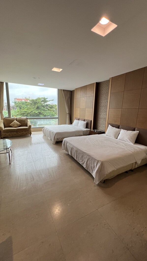 Chambre Quadruple Affaires (No garage)