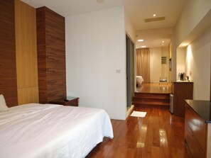1 bedroom, down comforters, soundproofing, bed sheets - Charming Motel (Hualien City)