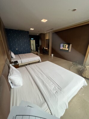 1 bedroom, down comforters, soundproofing, bed sheets - Charming Motel (Hualien City)