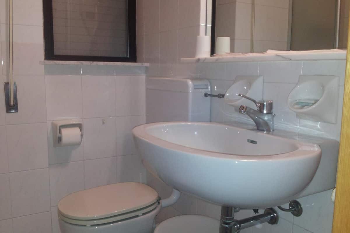 single room | bathroom | free toiletries, hair dryer, slippers, bidet