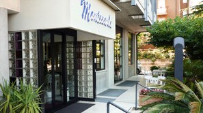 Pintu masuk properti