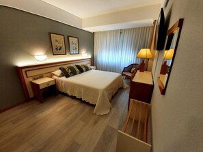 Desk, free WiFi, bed sheets -  Alda Boiro (Boiro)