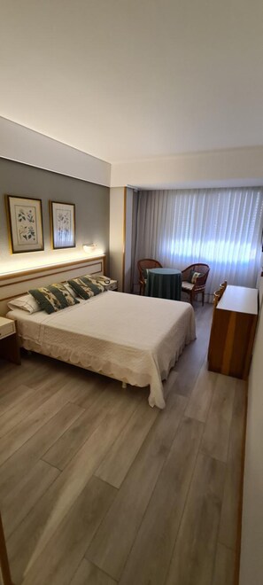Desk, free WiFi, bed sheets -  Alda Boiro (Boiro)