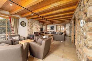 Panoramic Chalet, 4 Bedrooms, Sauna (Incl. 407 EUR cleaning fee) | Living area | LCD TV, fireplace - AvenidA Panorama Chalet by Alpin Rentals (Piesendorf)