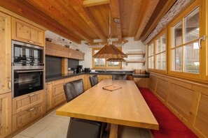 Private kitchen - AvenidA Panorama Chalet by Alpin Rentals (Piesendorf)