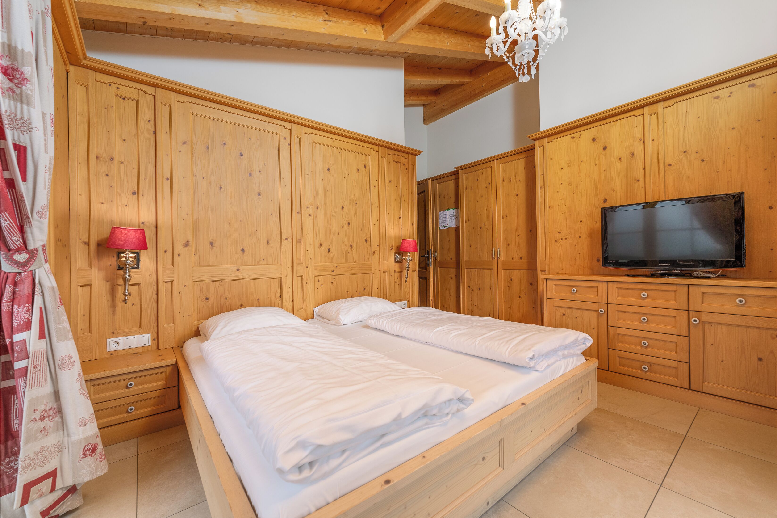 Panoramic-Chalet, 4 Schlafzimmer, Sauna (Incl. 407 EUR cleaning fee) | 6 Schlafzimmer, Verdunkelungsvorhänge, schallisolierte Zimmer