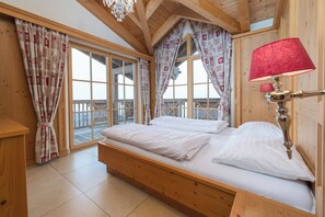 Panoramic Chalet, 4 Bedrooms, Sauna (Incl. 407 EUR cleaning fee) | 4 bedrooms, individually decorated, individually furnished