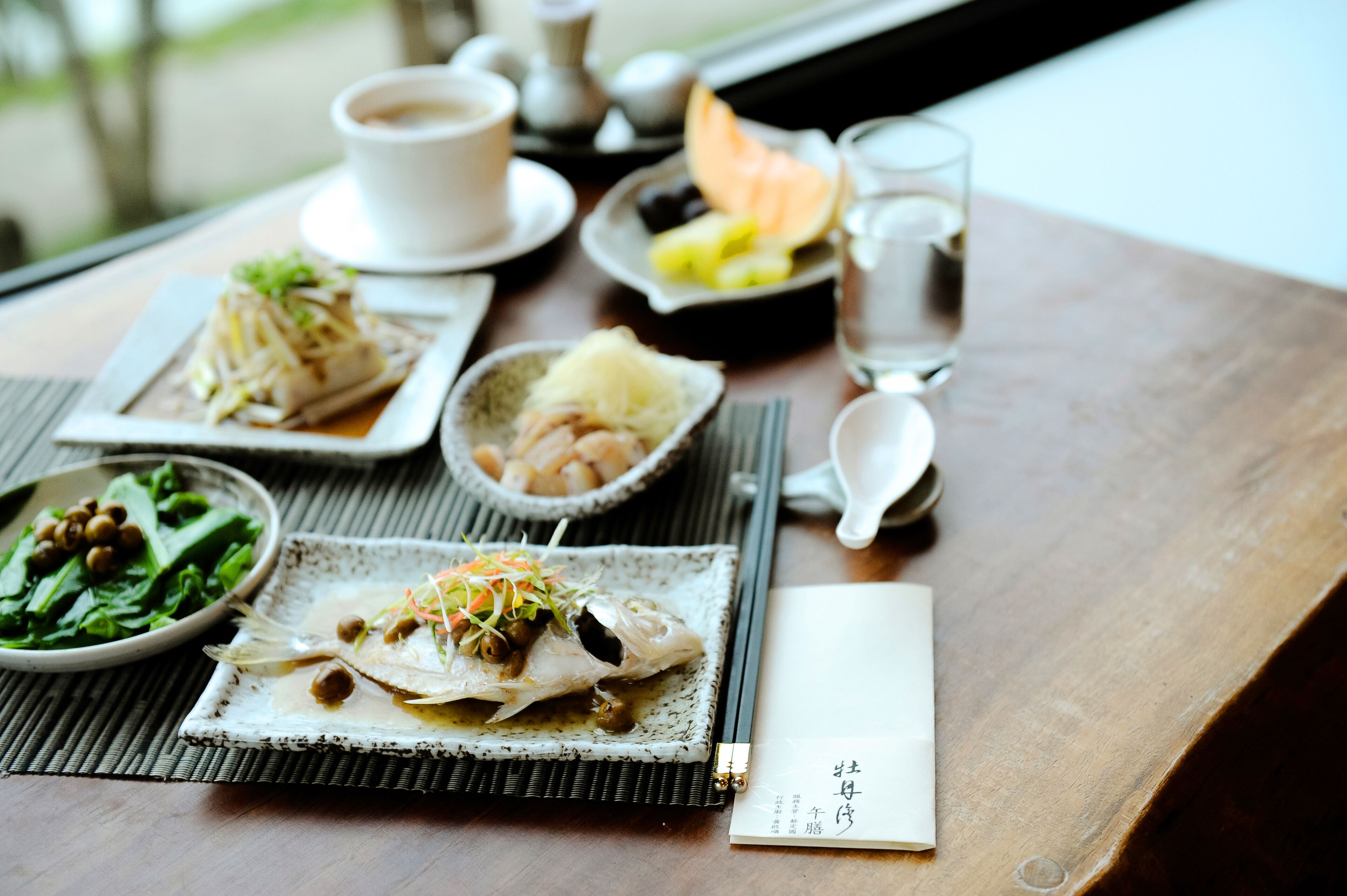 breakfast, lunch and dinner served