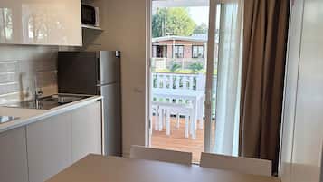 Comfort Mobile Home, Kitchen, Pool View | Private kitchen | Full-size fridge, microwave, stovetop, highchair