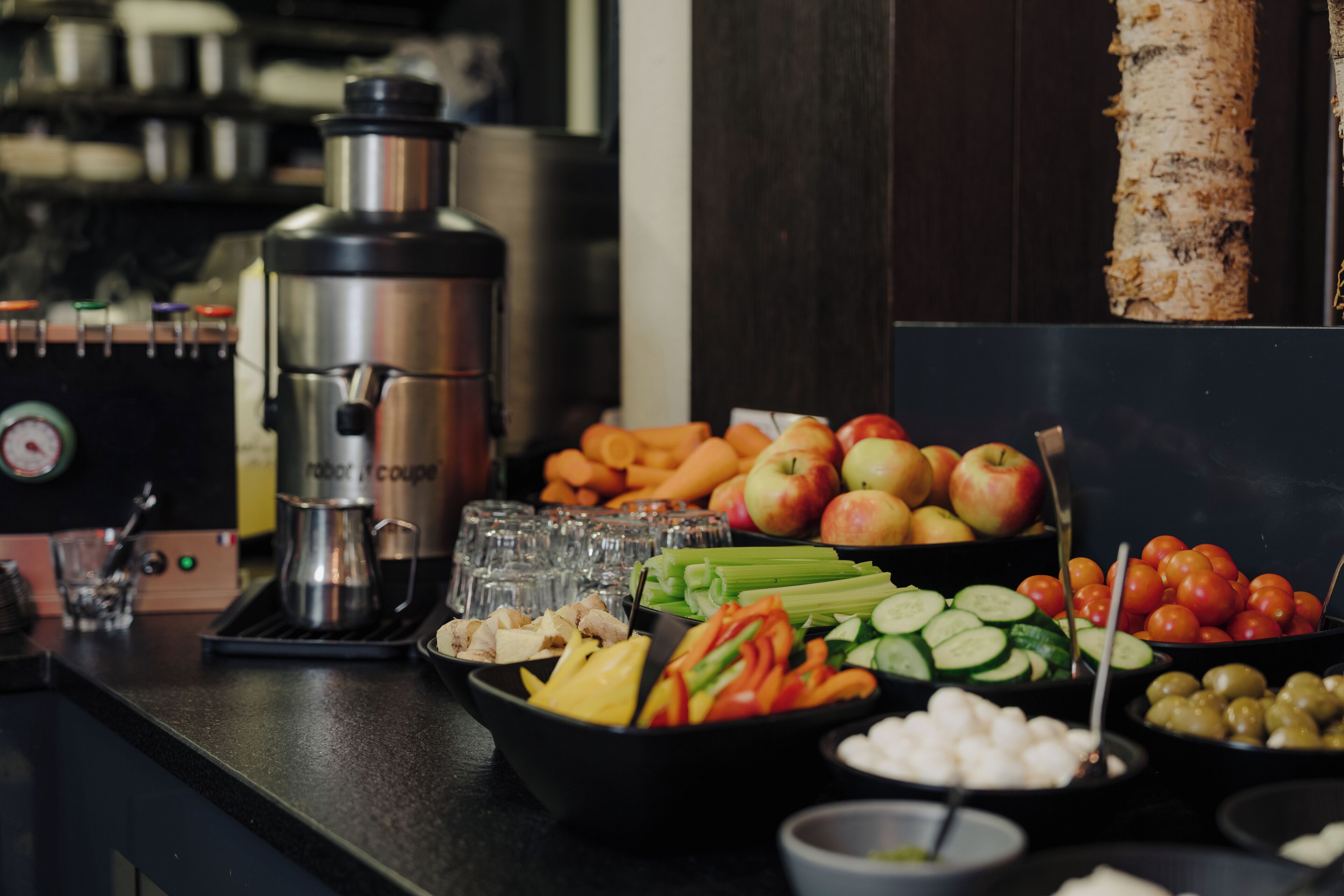 Daily continental breakfast (EUR 25 per person)