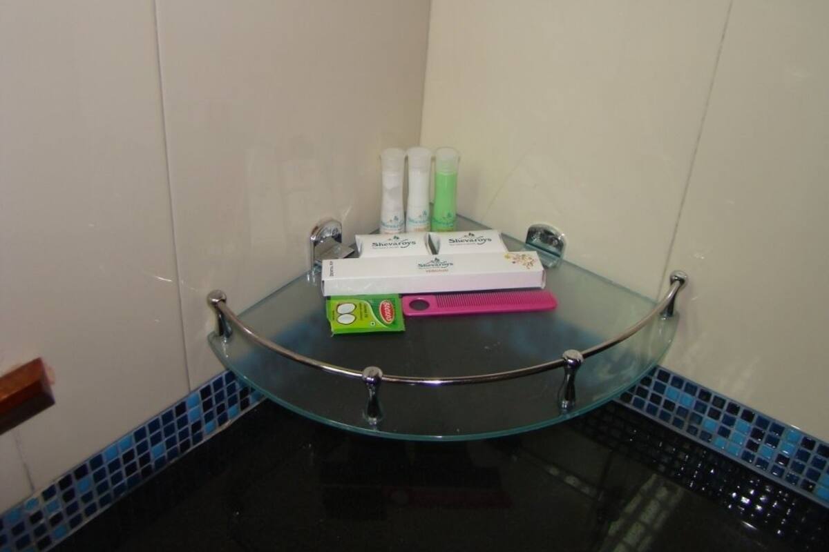 Douche, articles de toilette gratuits
