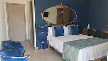 Habitación doble superior | Escritorio, wifi gratis, ropa de cama