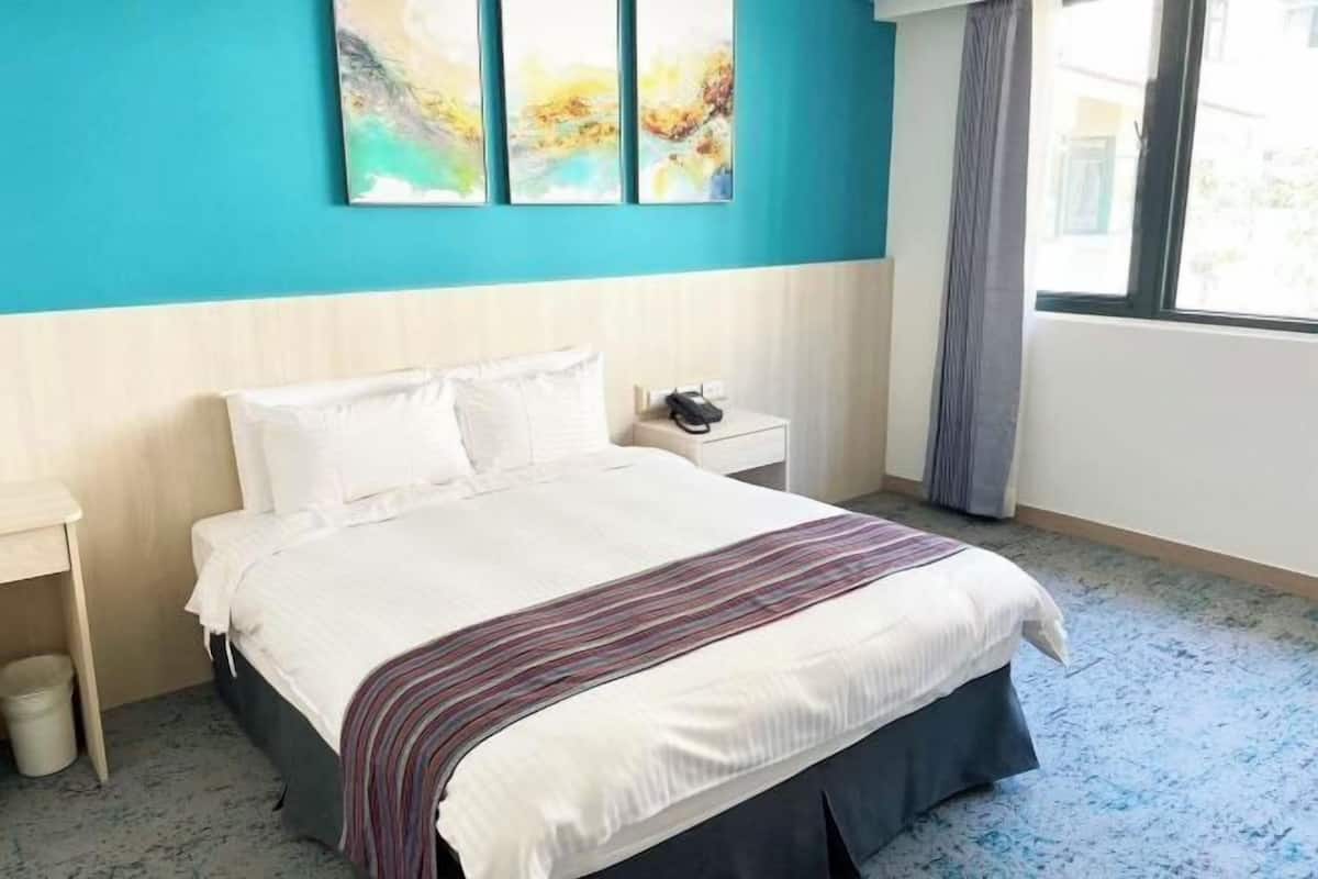 In-room safe, desk, blackout drapes, free WiFi