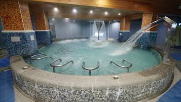 Indoor spa tub