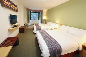 A hotel room with two beds, a television, a desk, and a window with curtains. - Hoya Resort Hotel Wuling (Taichung)