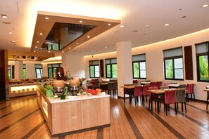 2 Restaurants, Frühstück, Mittagessen, Abendessen, chinesische Küche