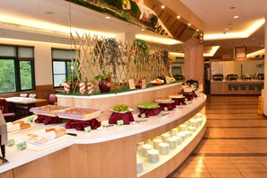 2 restaurantes; se sirven desayunos, comidas y cenas