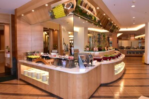 Free daily buffet breakfast - Hoya Resort Hotel Wuling (Taichung)