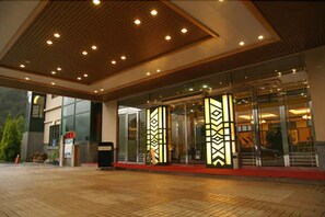 Property entrance - Hoya Resort Hotel Wuling (Taichung)