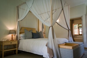 In-room safe, individually decorated, individually furnished, desk - York Lodge (Harare)