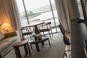 Suite presidencial | Minibar, caja fuerte, escritorio y sistema de insonorización