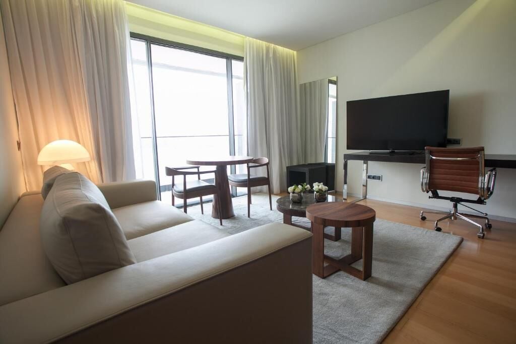 Presidential Suite | Minibar, in-room safe, desk, soundproofing