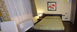 Double Room | Peralatan tempat tidur premium, item bar mini percuma