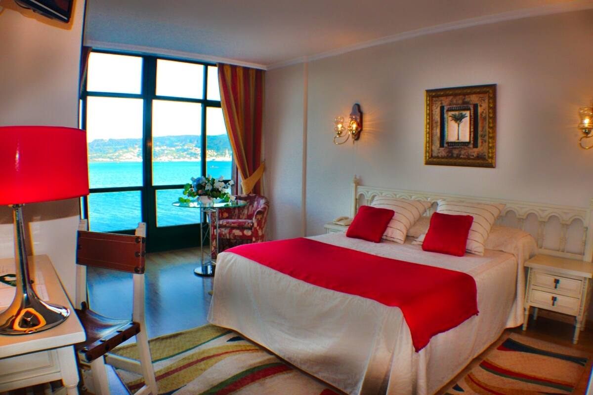 Doppia Superior, vista mare | Biancheria da letto di alta qualità, una scrivania, tende oscuranti