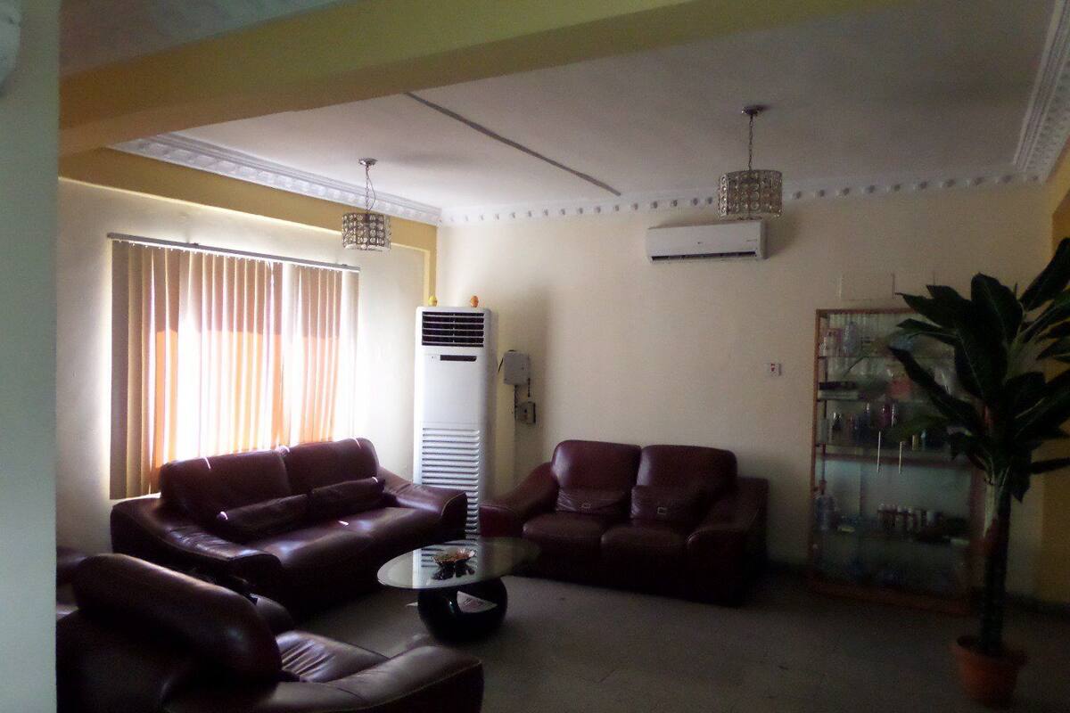 Business Suite, 1 King Bed | Desk, free WiFi