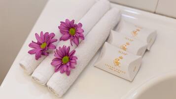 Deluxe Quadruple Room | Minibar, desk, iron/ironing board, free cots/infant beds