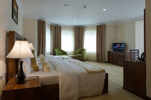 Habitación cuádruple familiar, 1 habitación, baño privado, vista al jardín | Ropa de cama de alta calidad y minibar