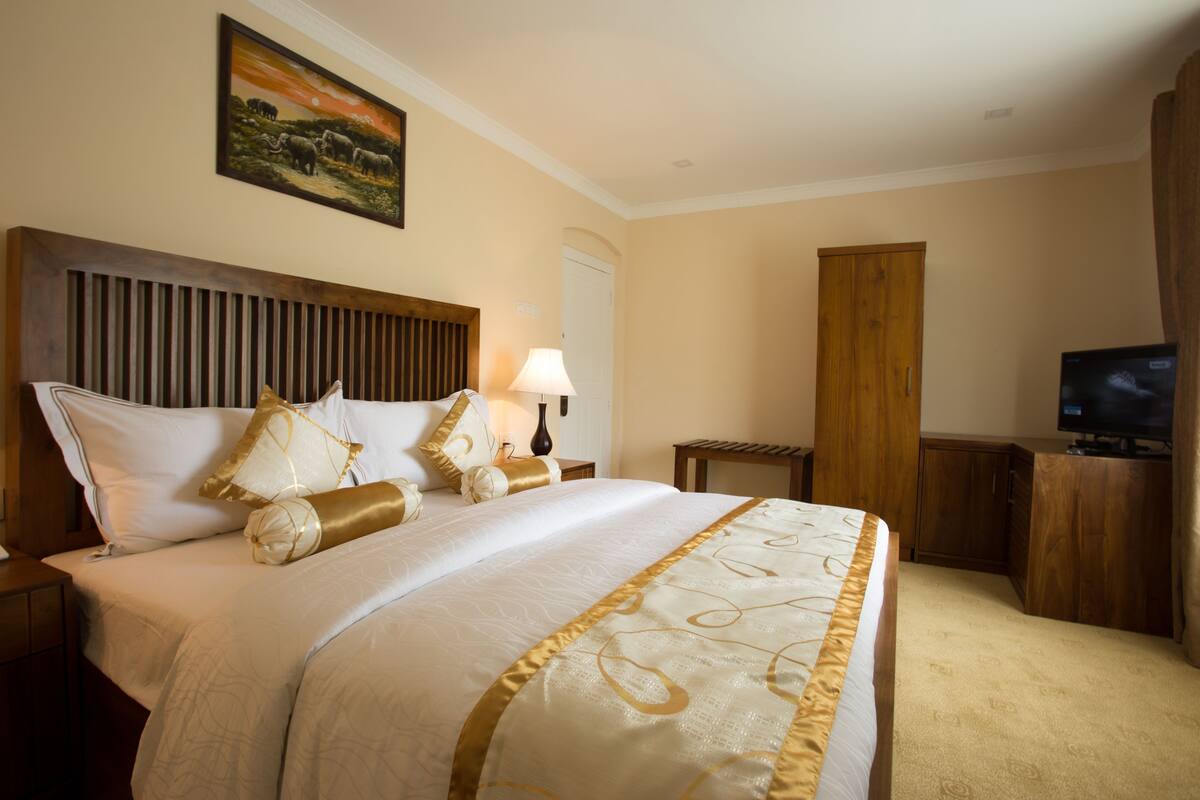 Habitación doble Deluxe, baño privado | Ropa de cama de alta calidad y minibar