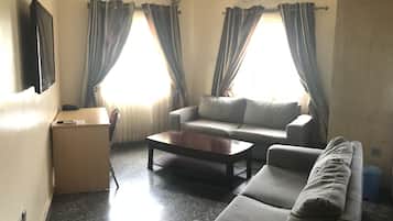 Luxury Room | Living area | 32-inch flat-screen TV with cable channels, TV