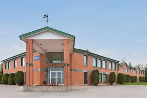 Exterior - Travelodge by Wyndham Rigaud (Rigaud)