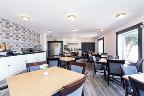 Breakfast area - Travelodge by Wyndham Rigaud (Rigaud)