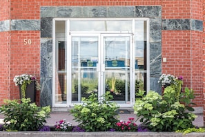 Front of property - Travelodge by Wyndham Rigaud (Rigaud)