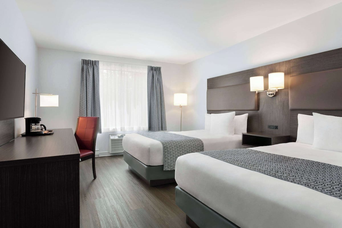 Chambre, 2 grands lits, non-fumeur (Shower Only)