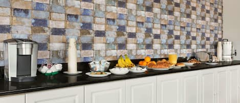 Free daily continental breakfast