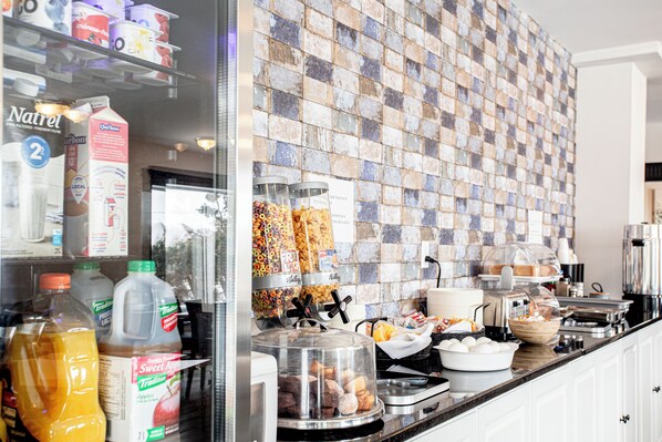 Free daily continental breakfast