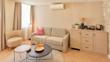 Premium bedding, desk, blackout drapes, soundproofing