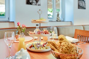 Daily buffet breakfast for a fee - Hotel Württemberger Hof (Öhringen)