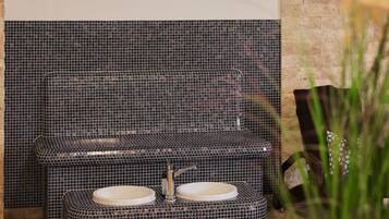 Sauna, steam room