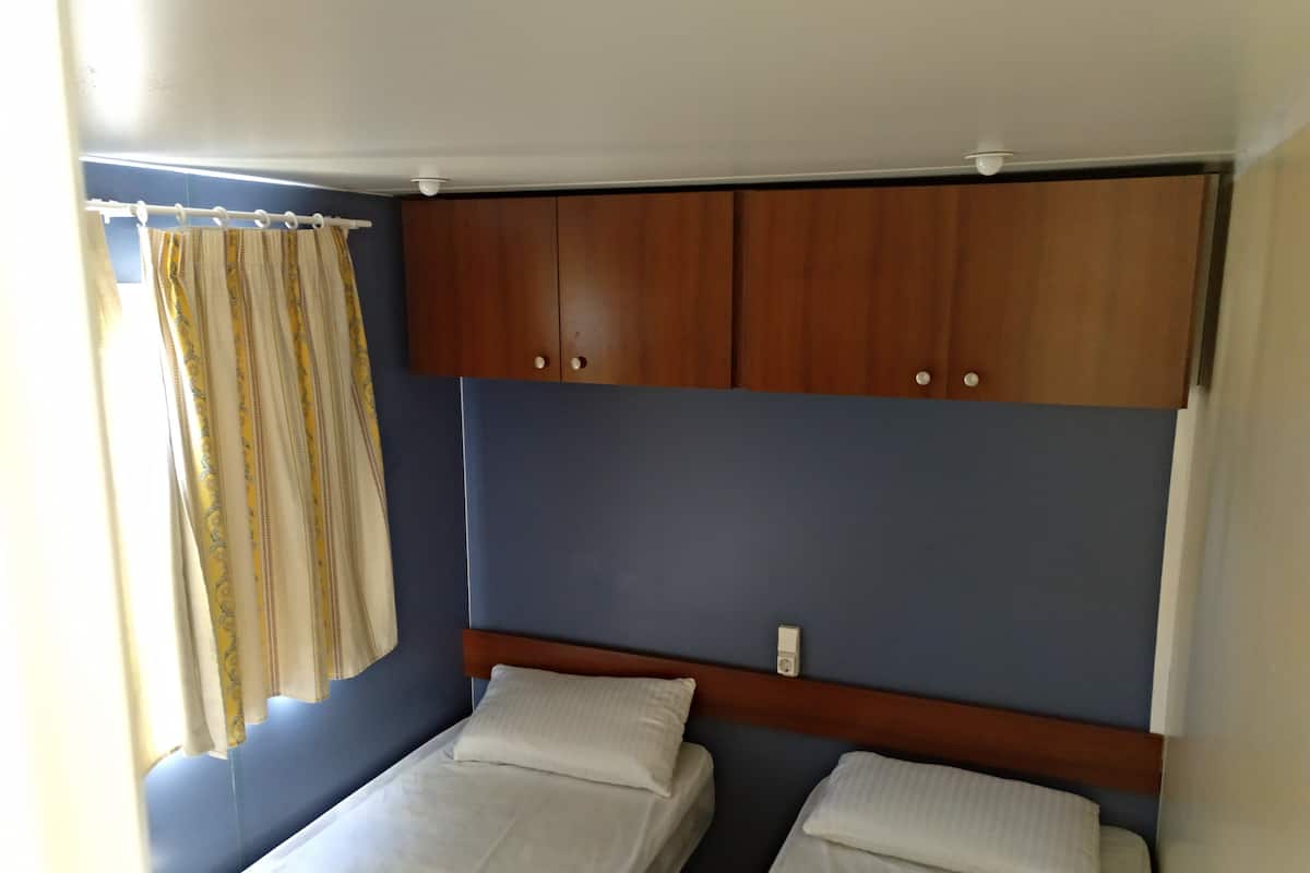 Basic Mobile Home, 2 Bedrooms
