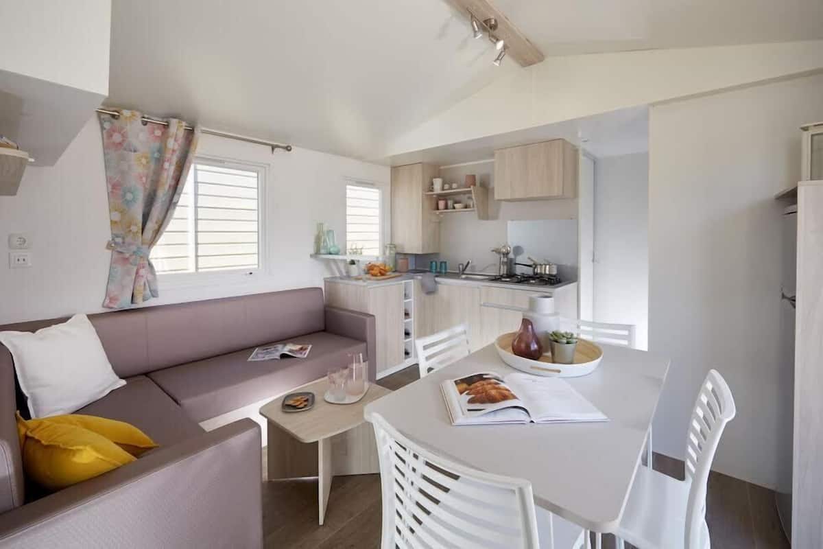 Superior Mobile Home, 3 Bedrooms | Private kitchen