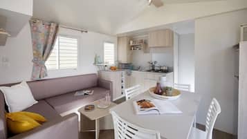 Casa móvil superior, 3 habitaciones | Cocina privada | Frigorífico grande, microondas, placa de cocina y tostadora
