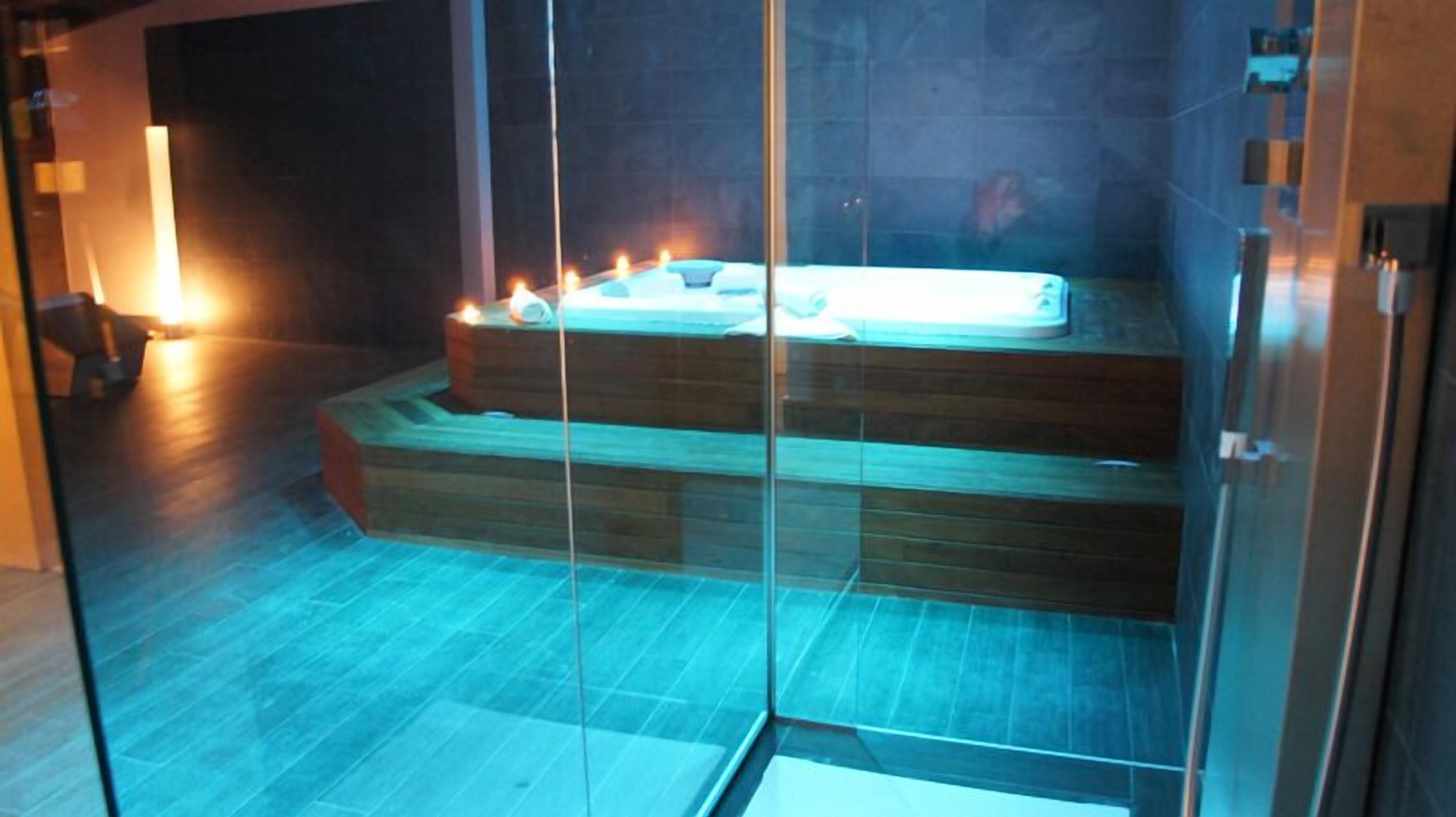 indoor spa tub
