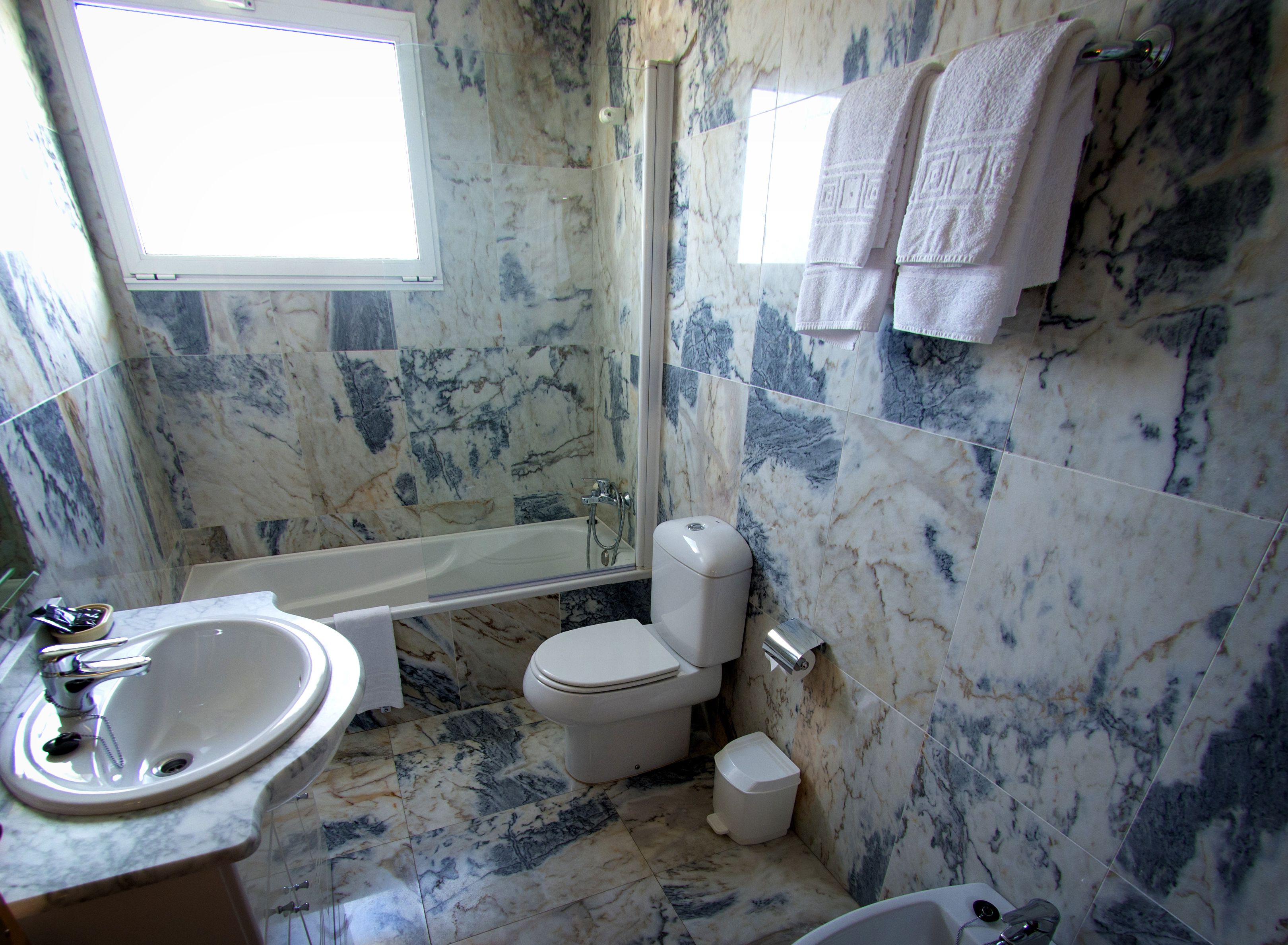 Habitació doble | Bany | Articles de tocador gratuïts, assecador de cabells, bidet i tovalloles 
